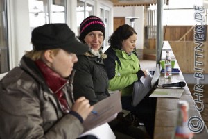 Das Richterteam, hier Stefanie Pape und Cornelia Wengert mit Tanja Spaag, der Sprecherin