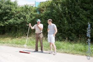 Gebhard und Manuel Bühler oben an der Straße...