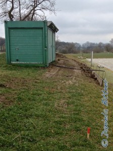 Der rote Holzpflock vorne markiert die Lage des Kabels der EnBW...