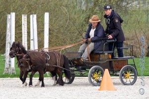 Brigitte Schmid bei den Kegeln...