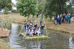 Hier sind die Mädels noch alleine. Die Kleinen werden begleitet und geschippert von Inga Maierhöfer, Sandra Schneider, Anna-Lena Helmle, Melanie Erhard, Charlotte Uhl und Julia Abele...